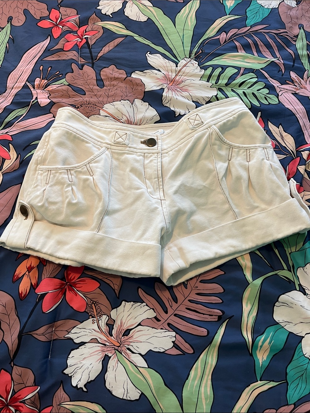 Cutest white denim shorts ever.